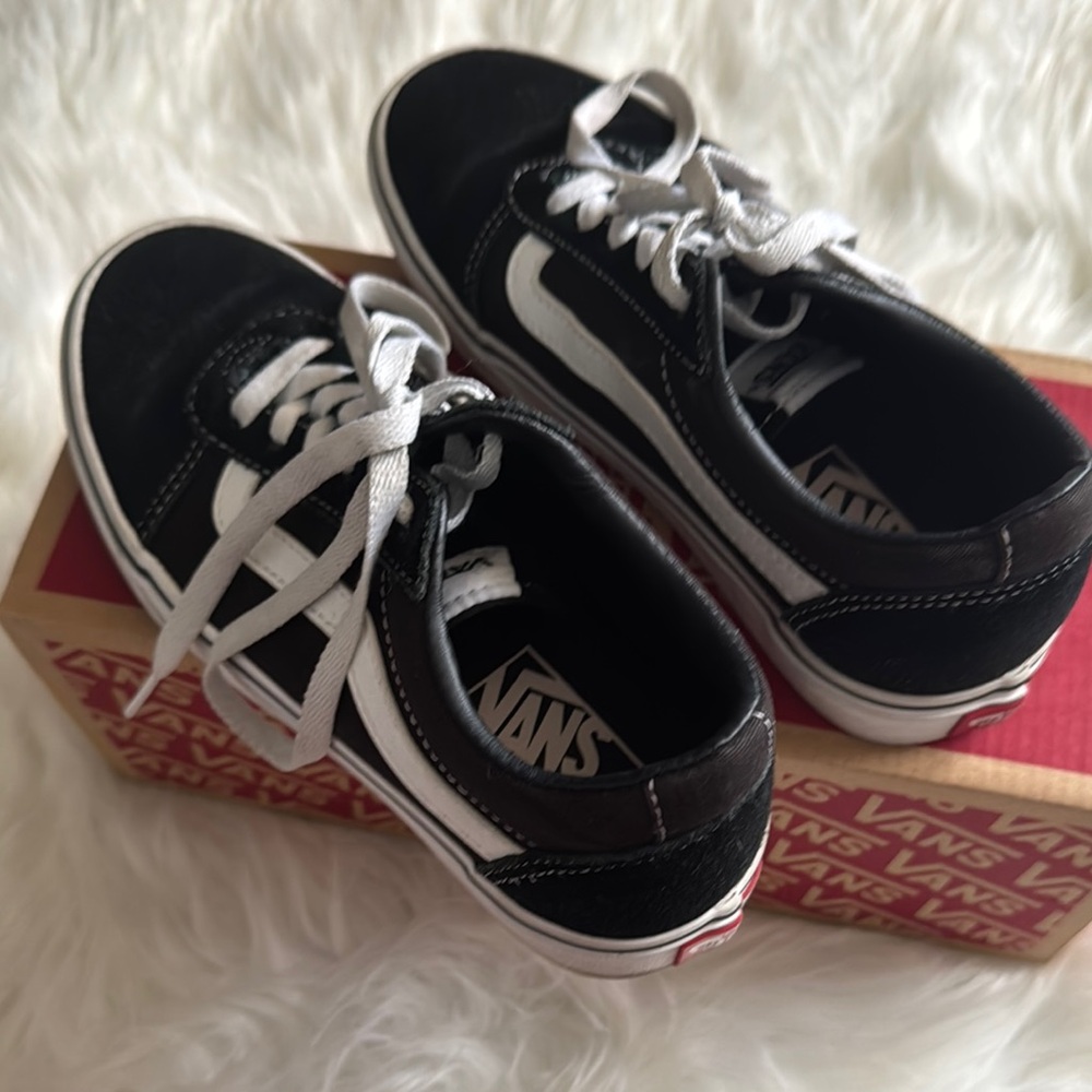 Vans Black and White Sneakers - Picture 2 of 13